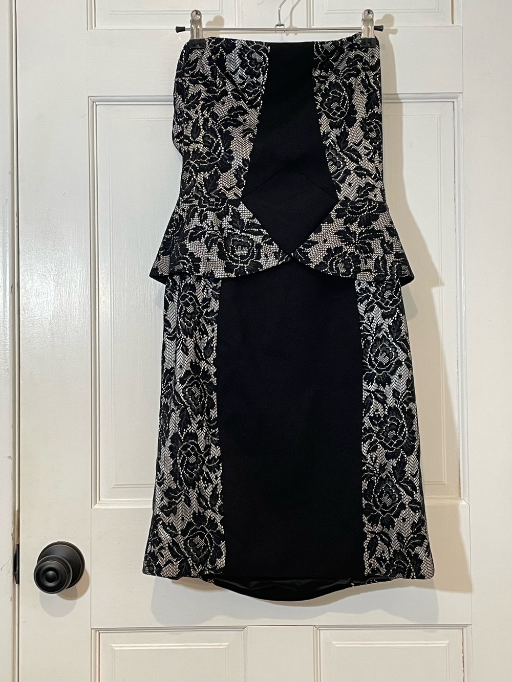 Badgley Mischka strapless Black Lace-Panel Dress w/Peplum Skirt size 4